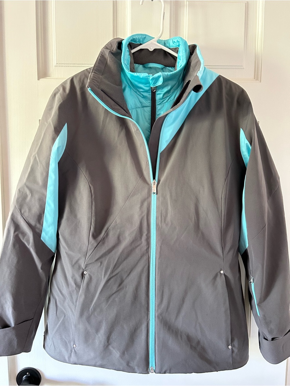 Women's Spyder Size Medium Gray Ski Jacket with Aqua Trim